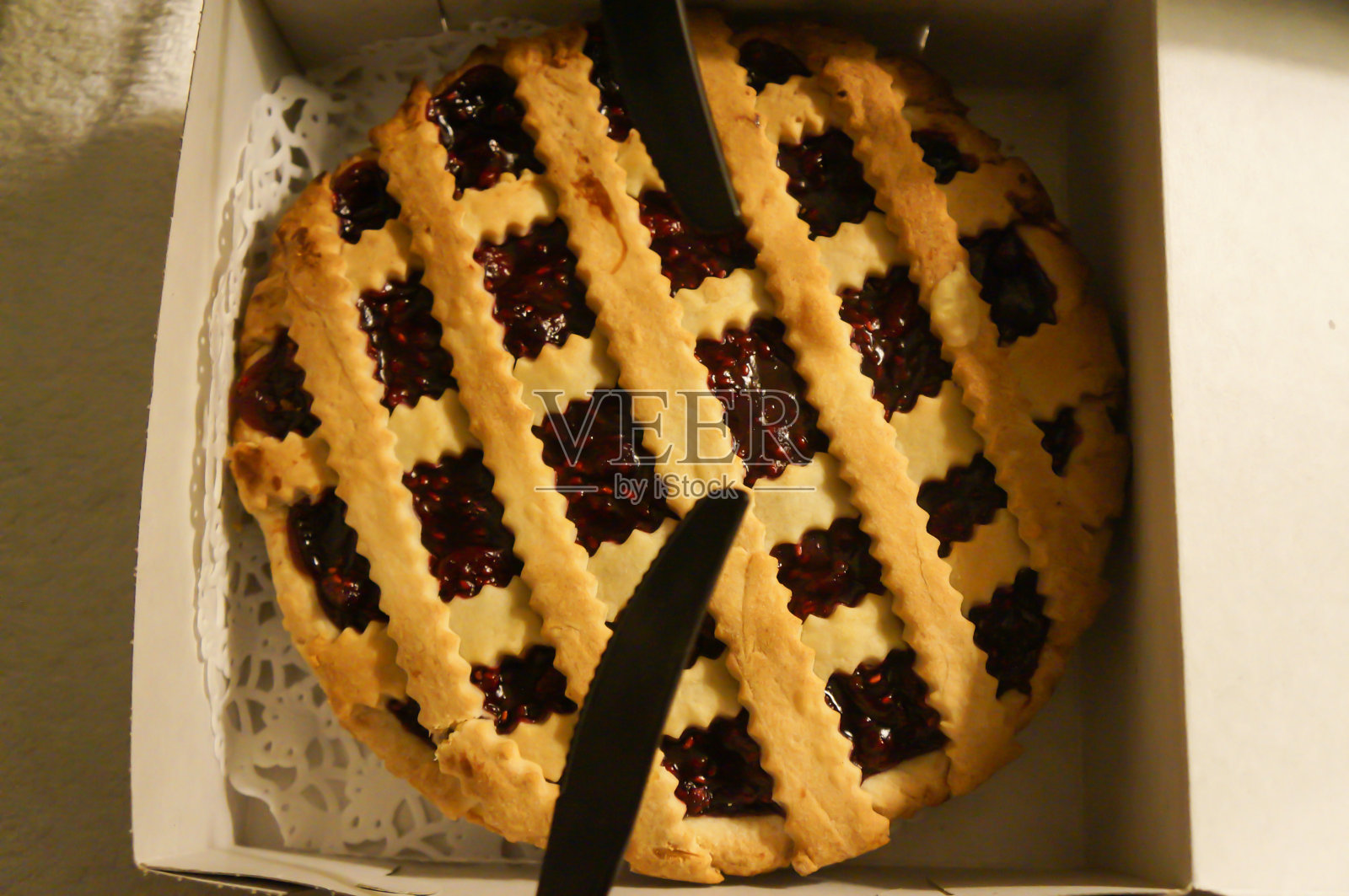 在盒子里切树莓派照片摄影图片