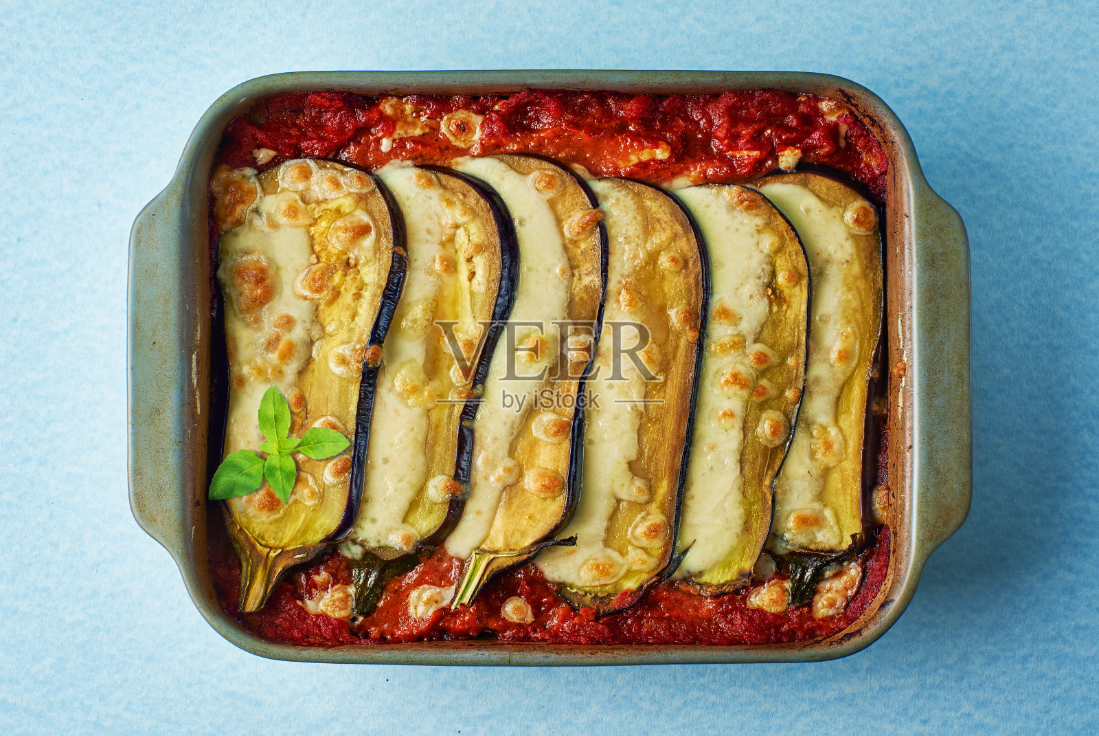 那不勒斯帕尔马干酪茄子。照片摄影图片