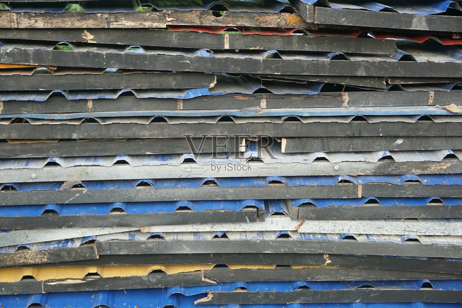 工业场地的旧屋顶照片摄影图片