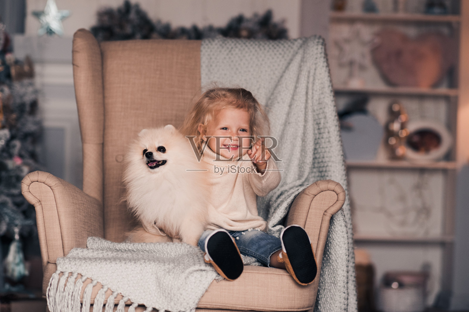 在家庆祝圣诞节照片摄影图片