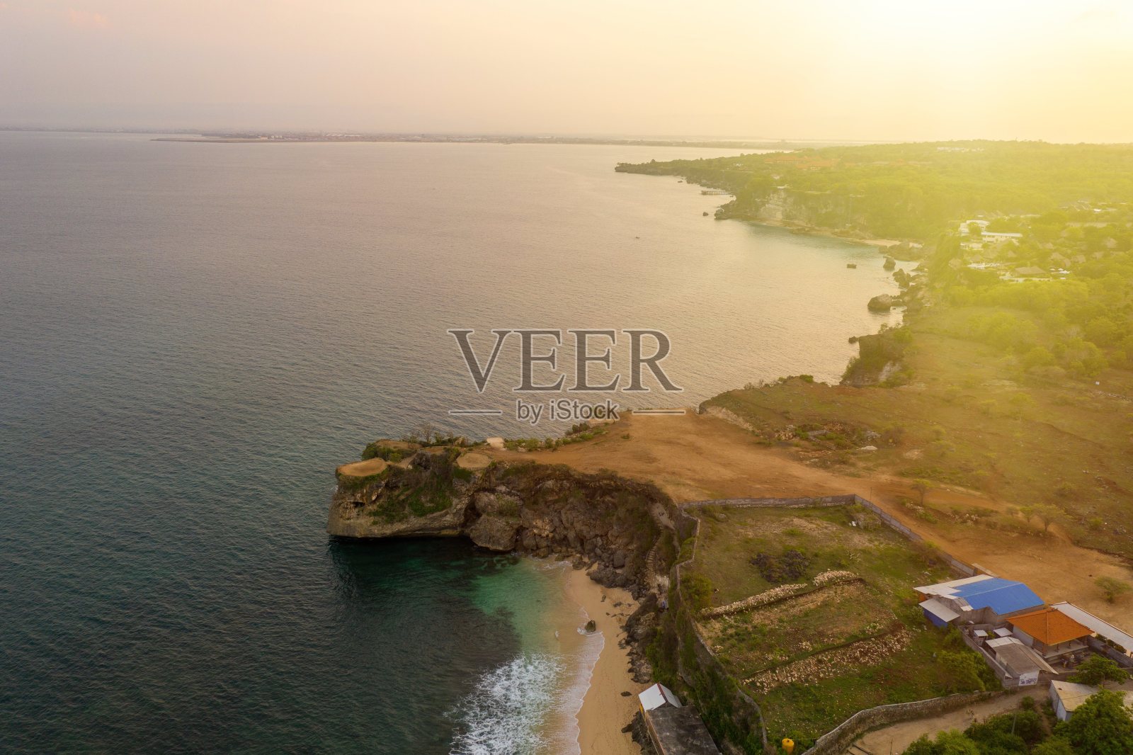 从巴兰干海滩的顶部观看。自然背景无人机拍摄照片摄影图片