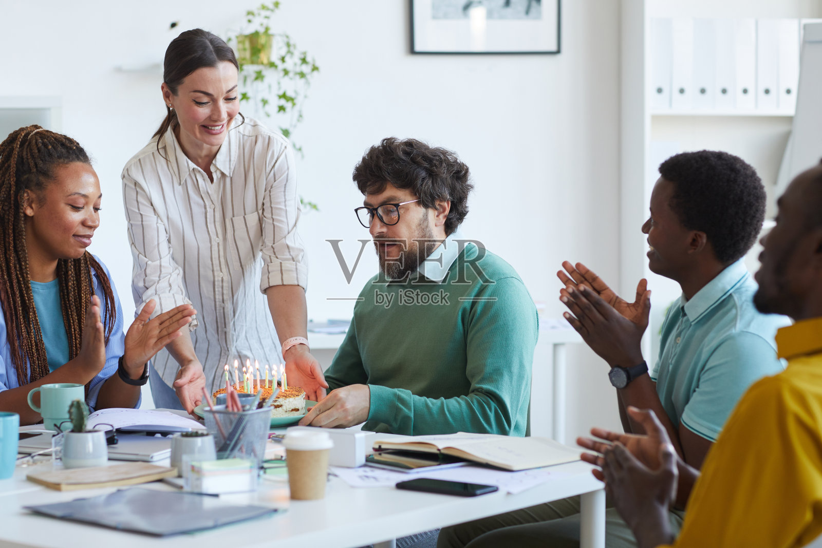生日在办公室照片摄影图片