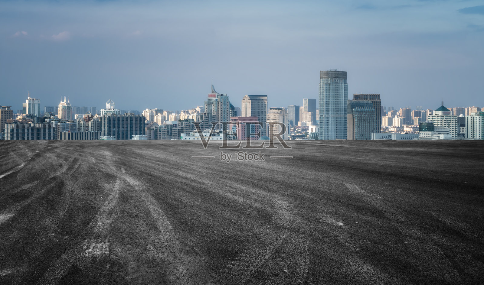 城市道路地面与建筑景观照片摄影图片