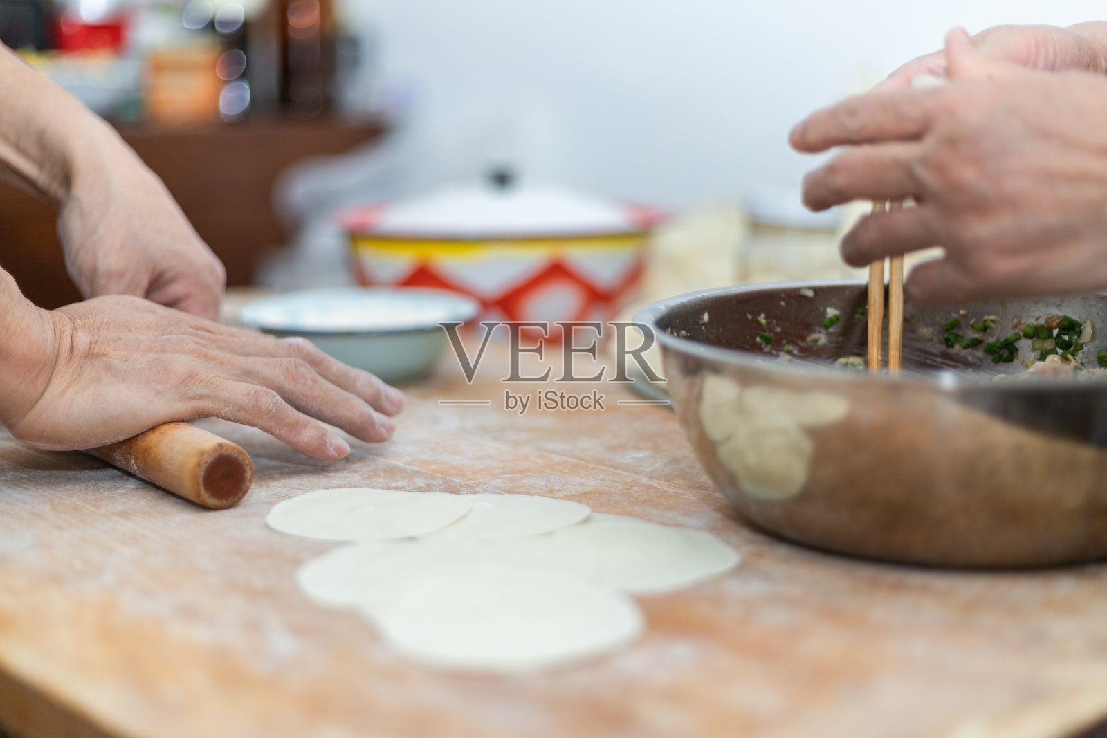 烹饪中国饺子(饺子)照片摄影图片