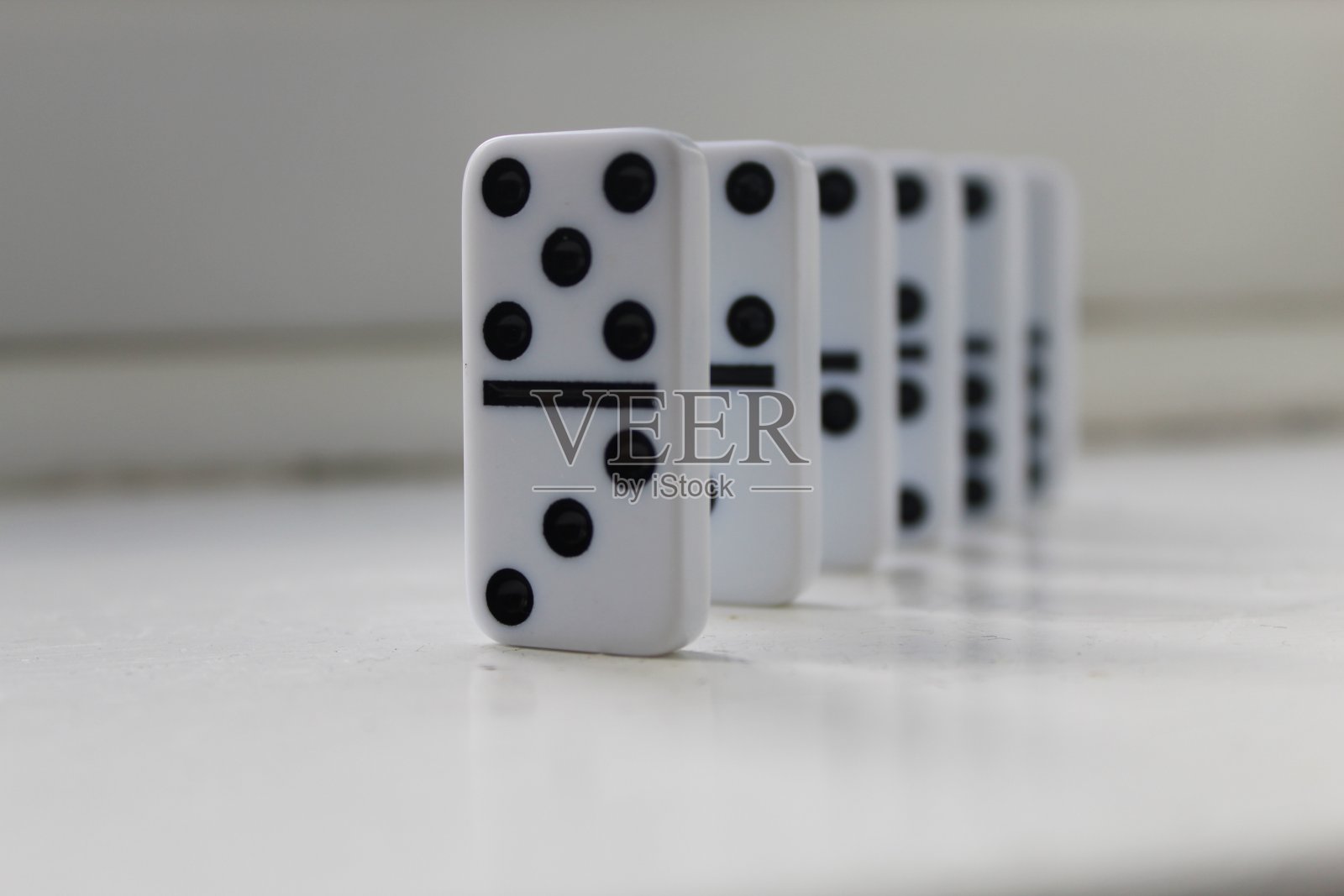 多米诺骨牌照片摄影图片