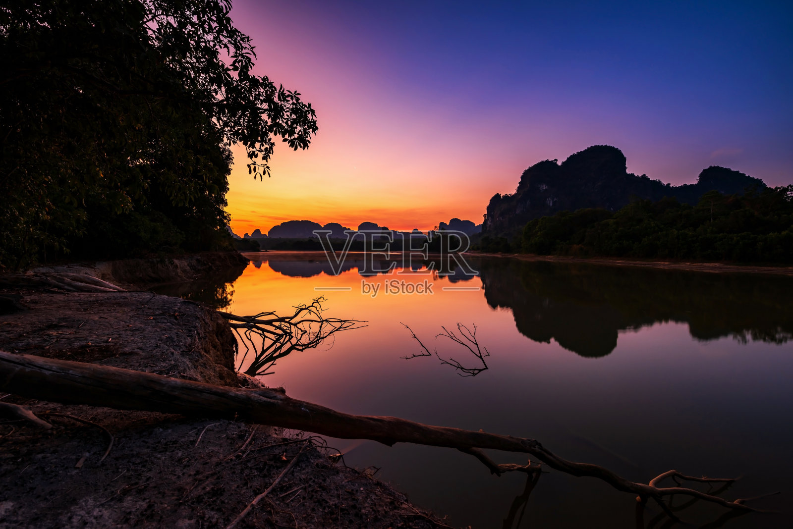 甲米农泰尔的黎明照片摄影图片