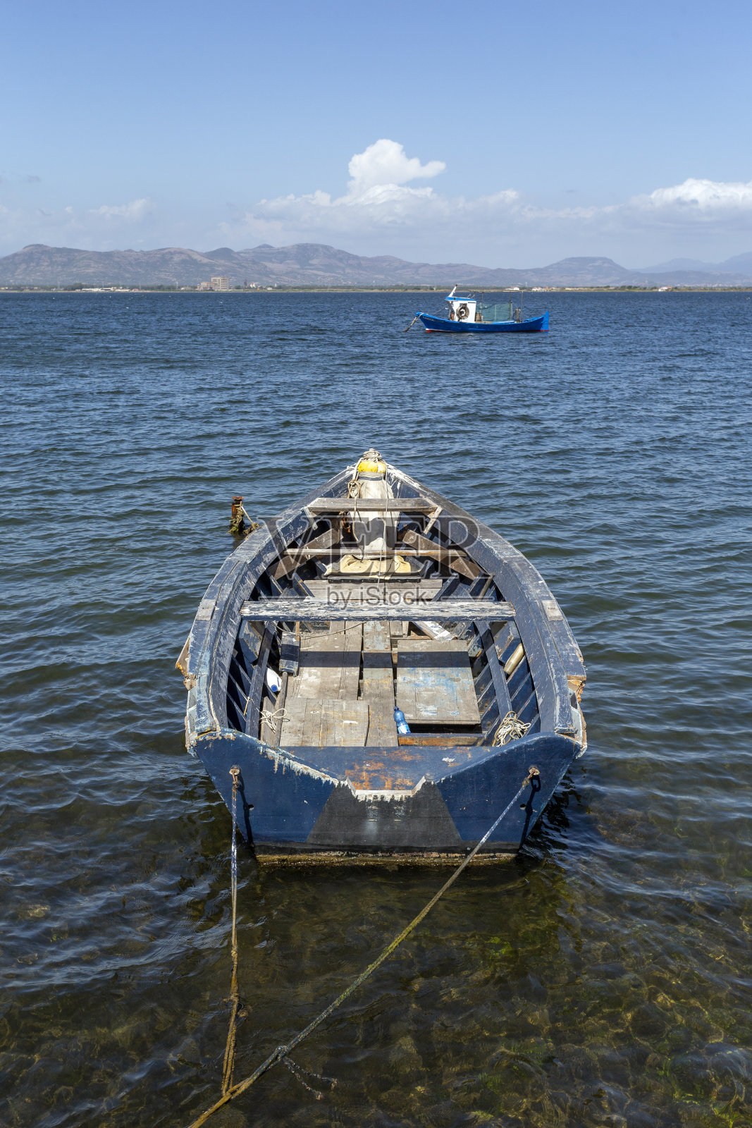 撒丁岛圣安提奥科港的渔船照片摄影图片