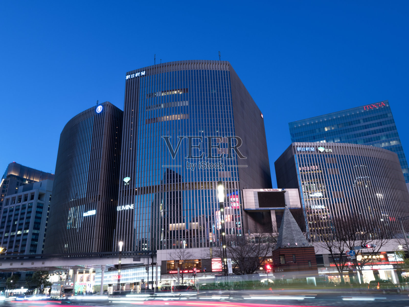 银座 Sukiyabashi Crossing 和 Yurakucho Marion照片摄影图片