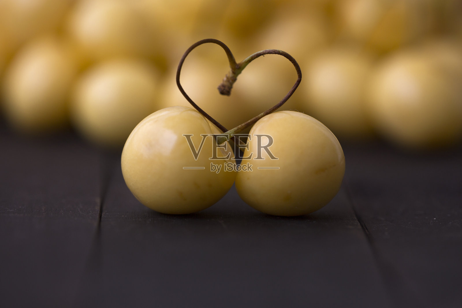 黄色樱桃,心形照片摄影图片