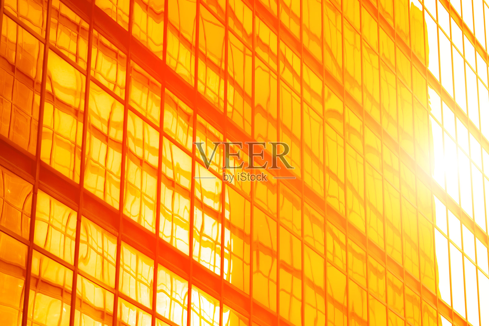 阳光下的摩天大楼照片摄影图片