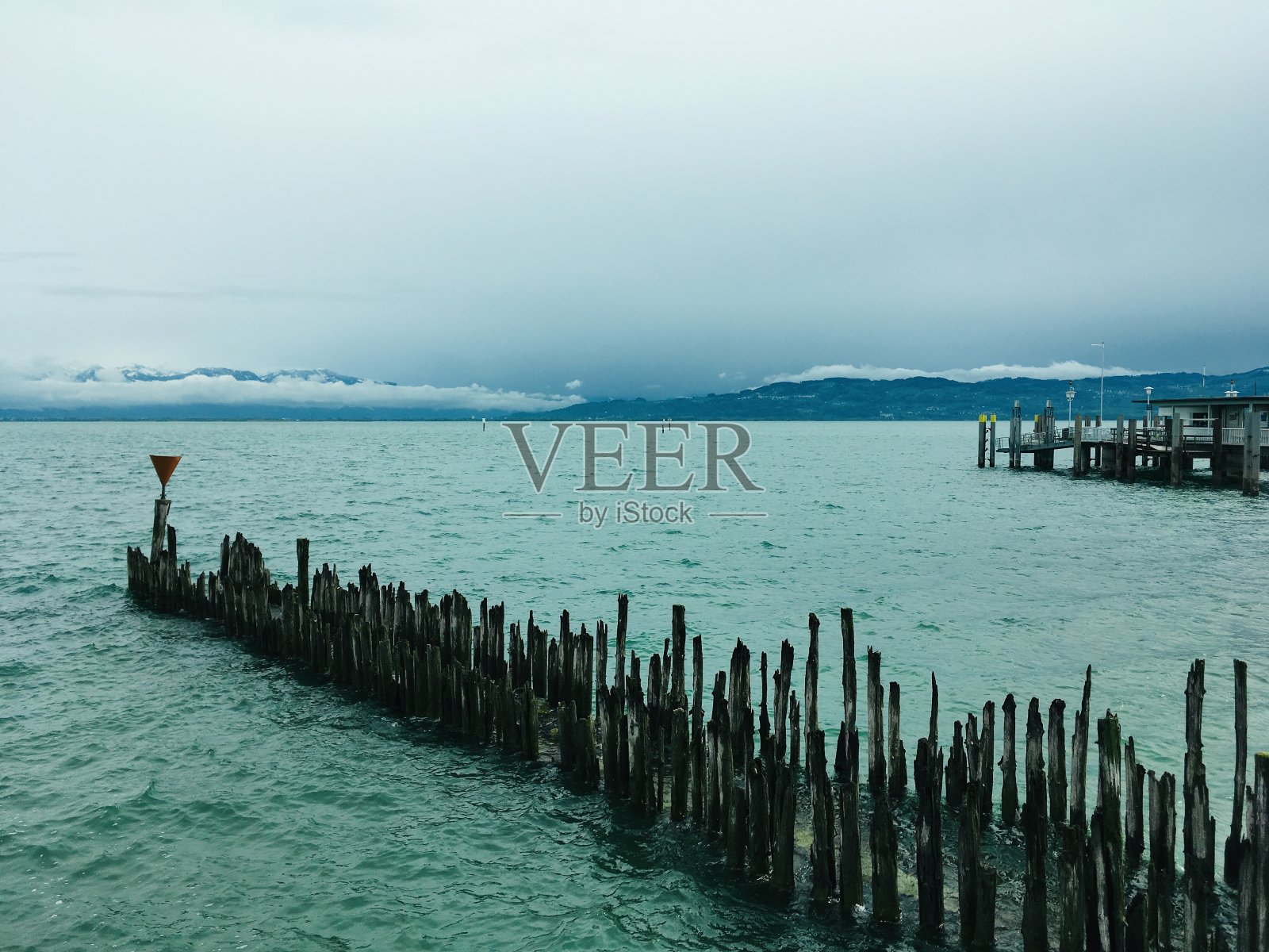 瓦瑟堡是位于康斯坦茨湖畔的三个巴伐利亚自治市之一。这是一个著名的度假胜地,人们追求的是据说健康的自然氛围。照片摄影图片