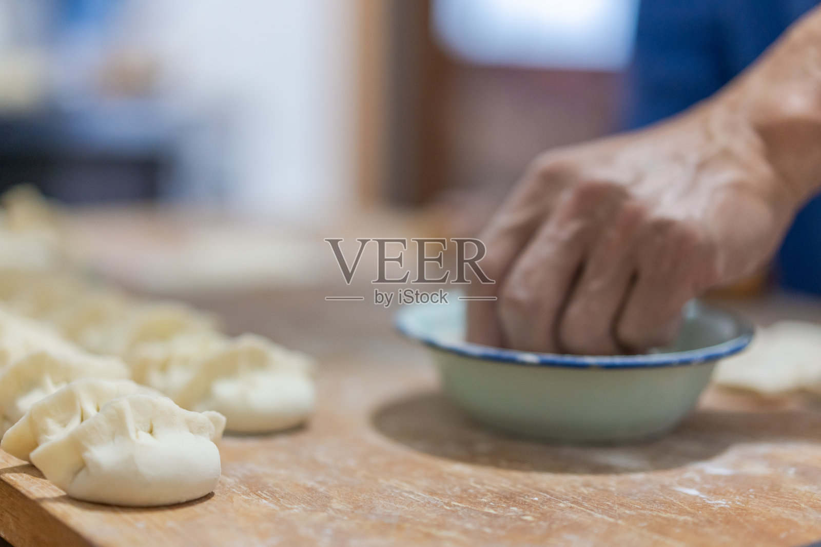 烹饪中国饺子(饺子)照片摄影图片