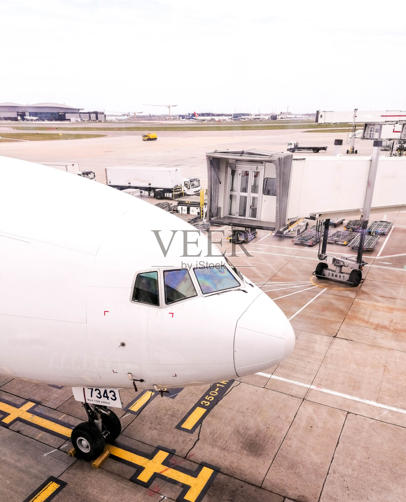 飞机在登机口照片摄影图片