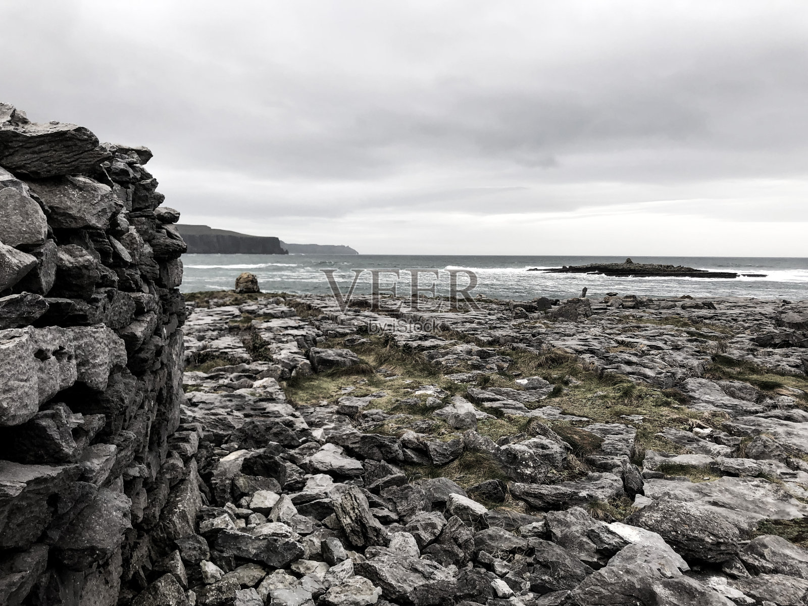 爱尔兰,狂野大西洋上的灰日照片摄影图片
