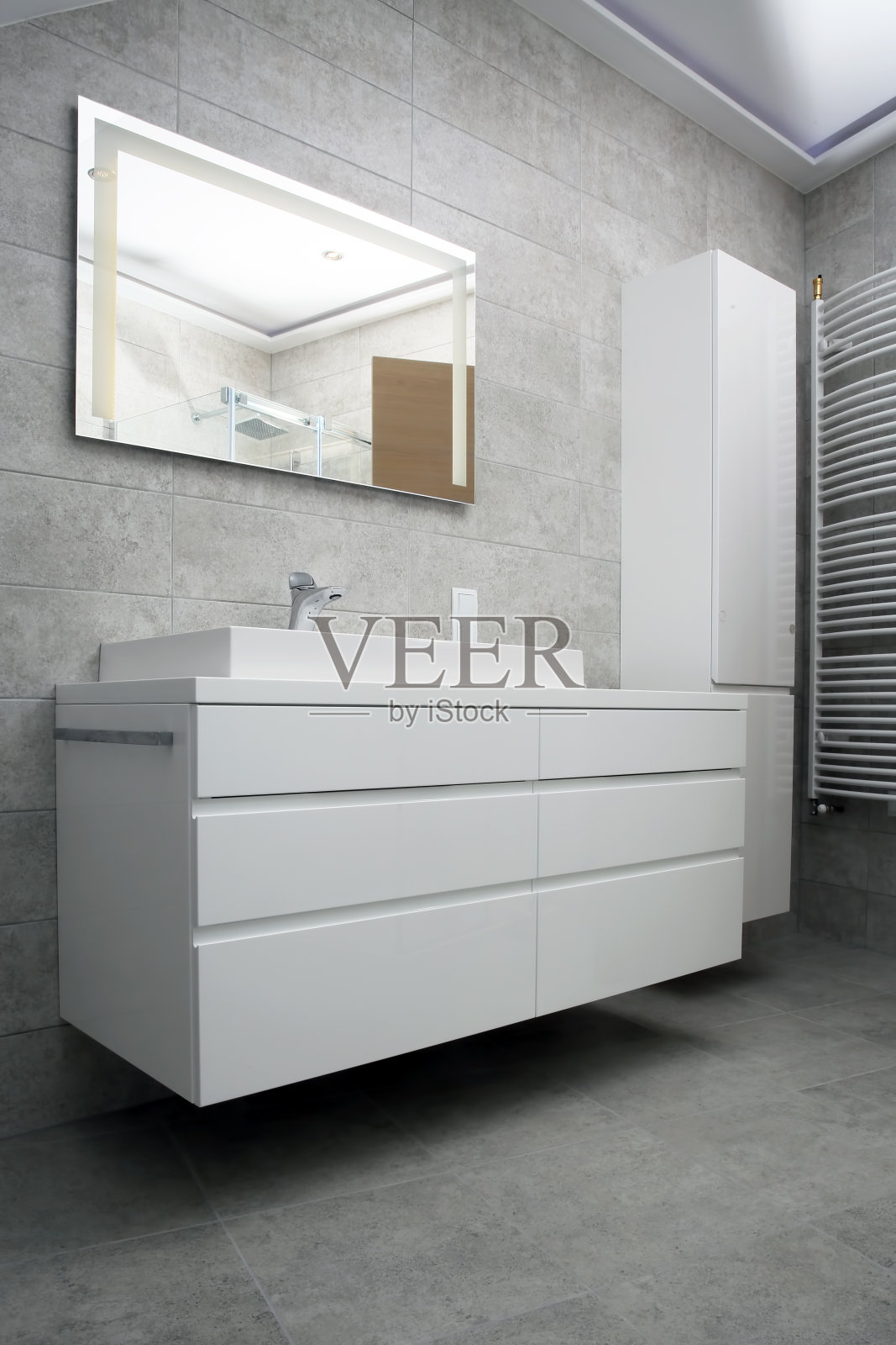 新款灰色浴室照片摄影图片