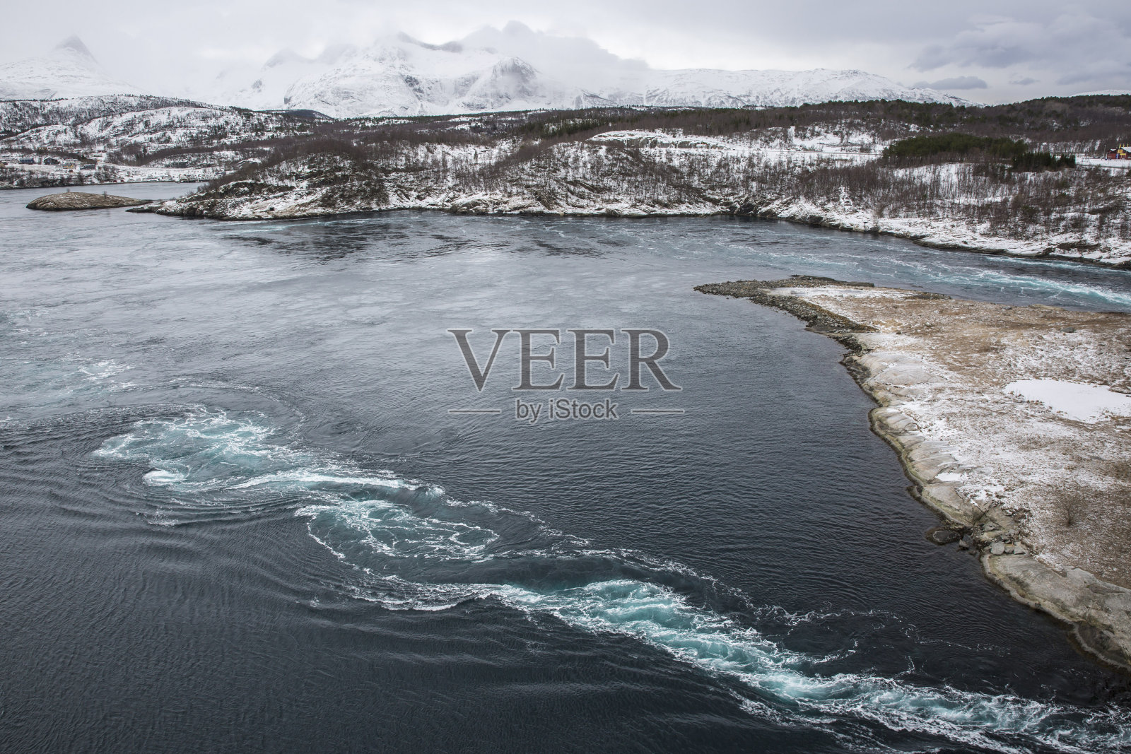 挪威,Nordland, Saltstraumen大漩涡中的漩涡照片摄影图片