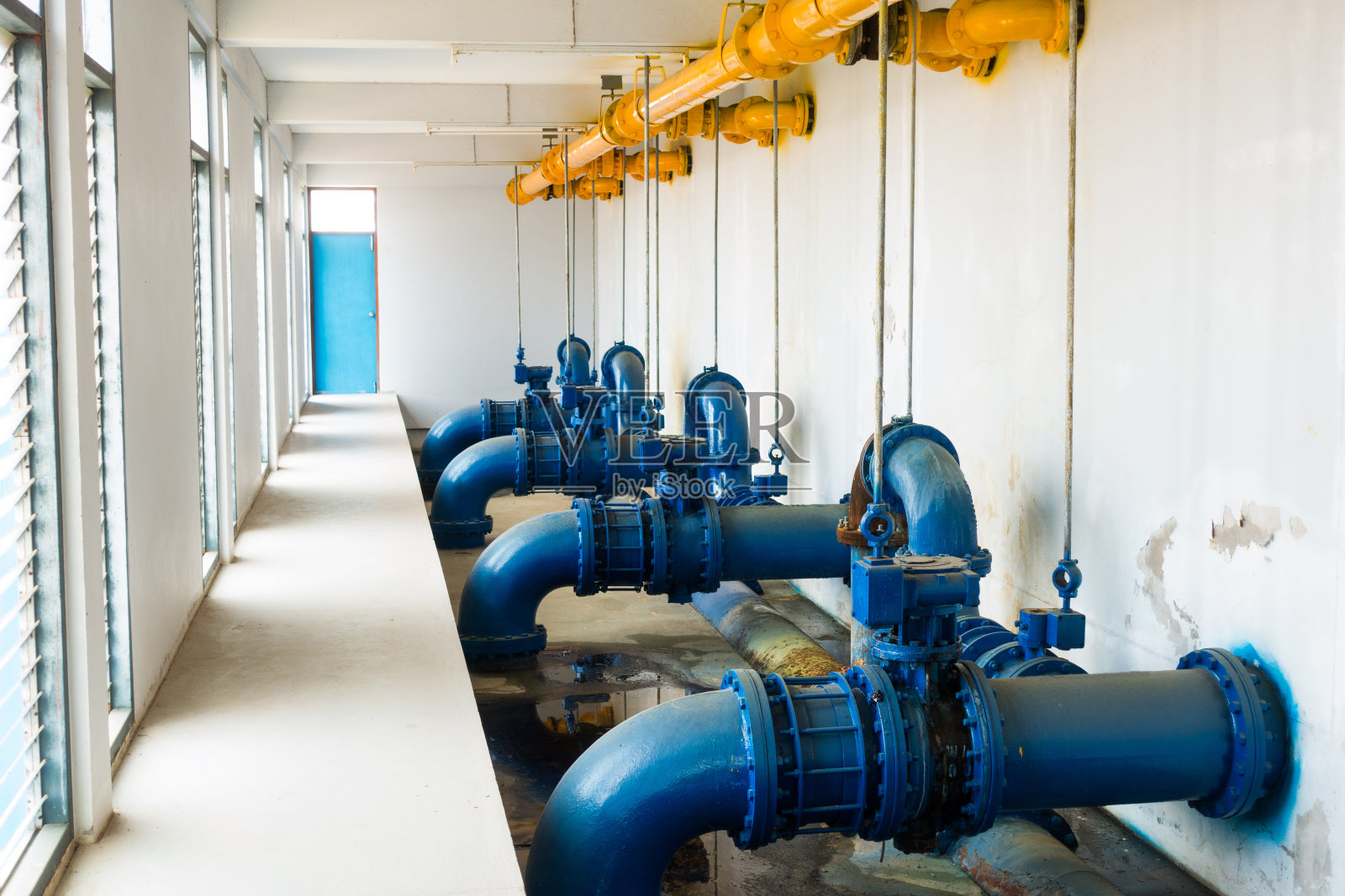 水处理厂原水管道照片摄影图片