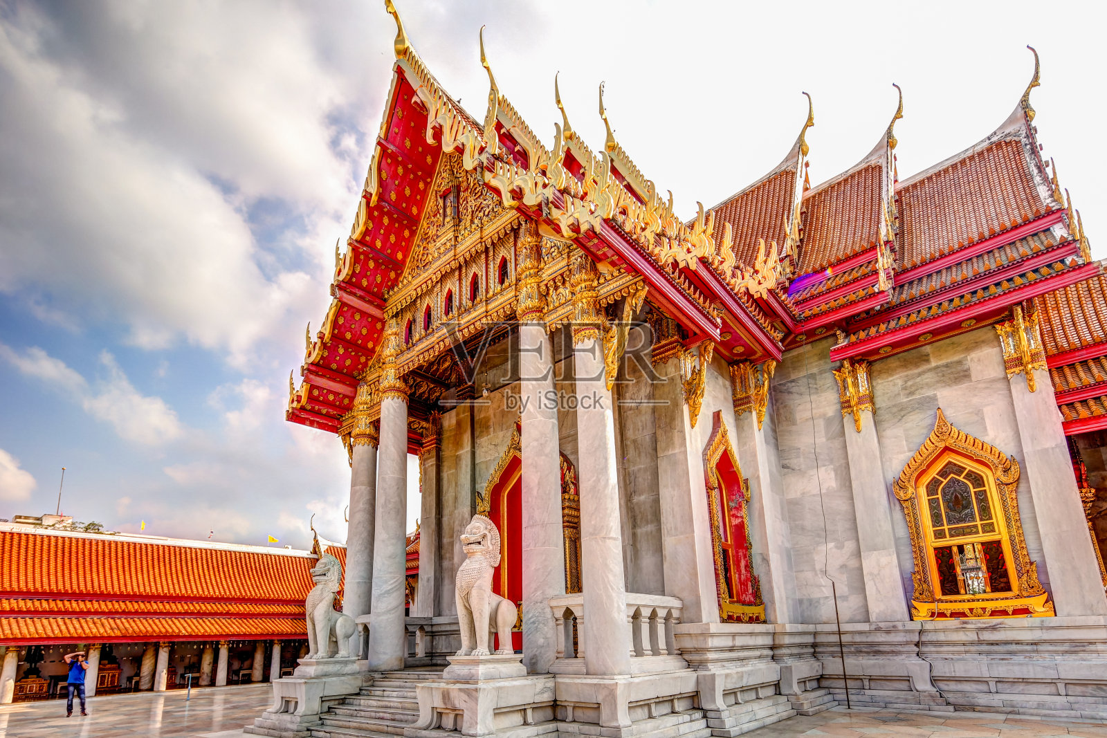 在泰国曼谷,大理石寺庙Wat Benchamabopit Dusitvanaram照片摄影图片