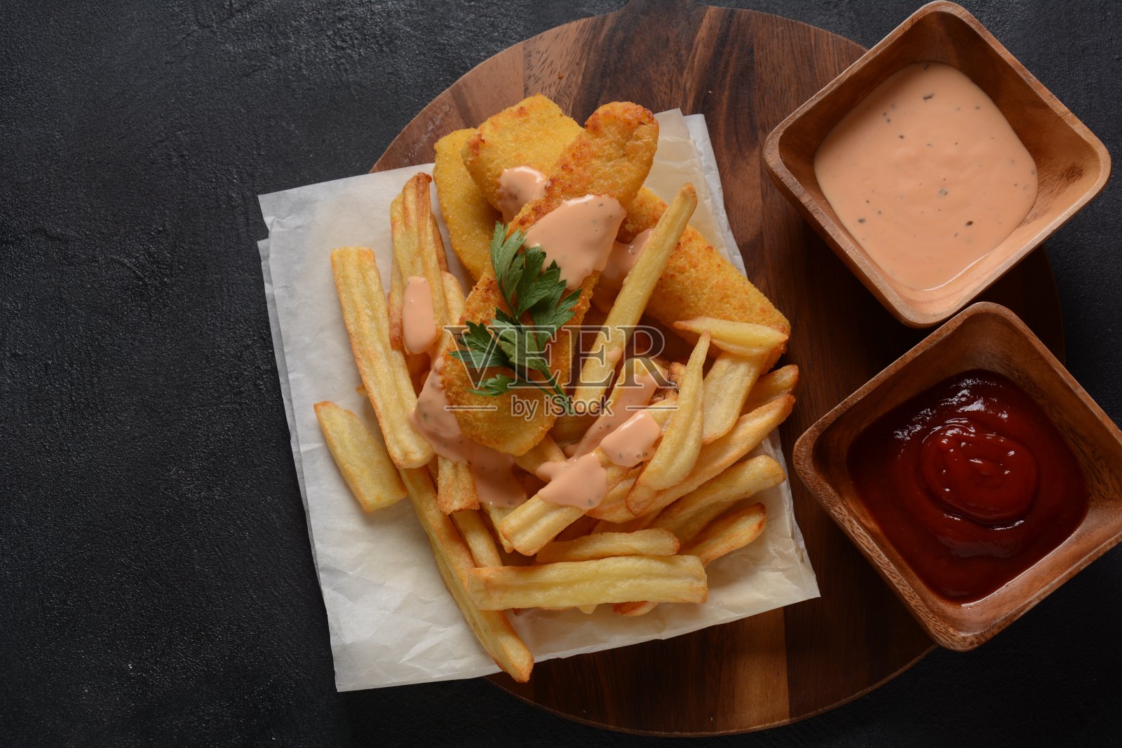 传统英式美食:炸鱼薯条照片摄影图片