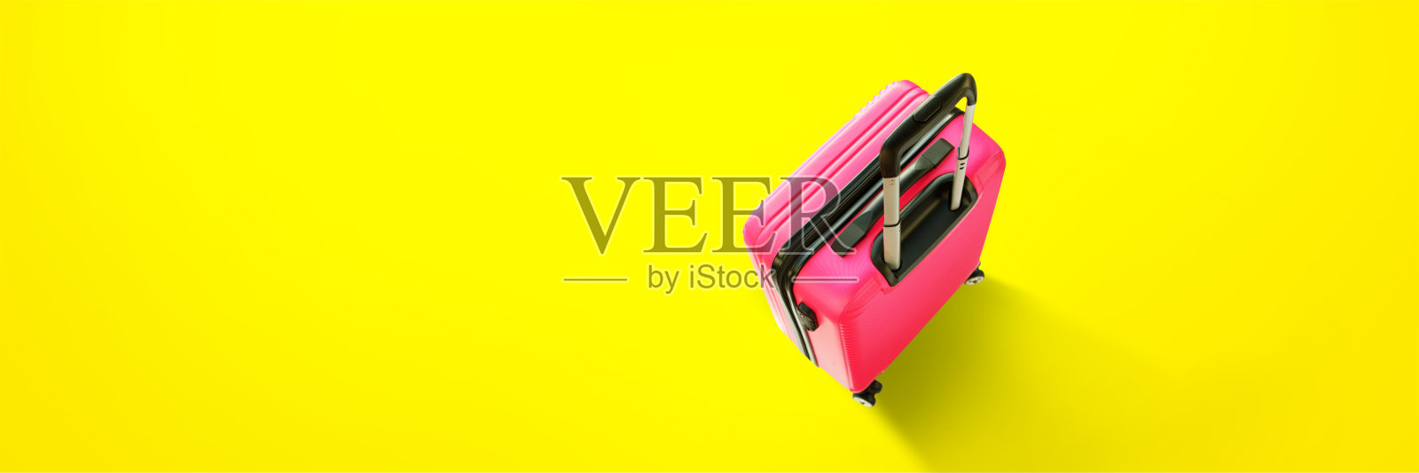 旗帜顶视图紫红色手提箱孤立黄色照片摄影图片