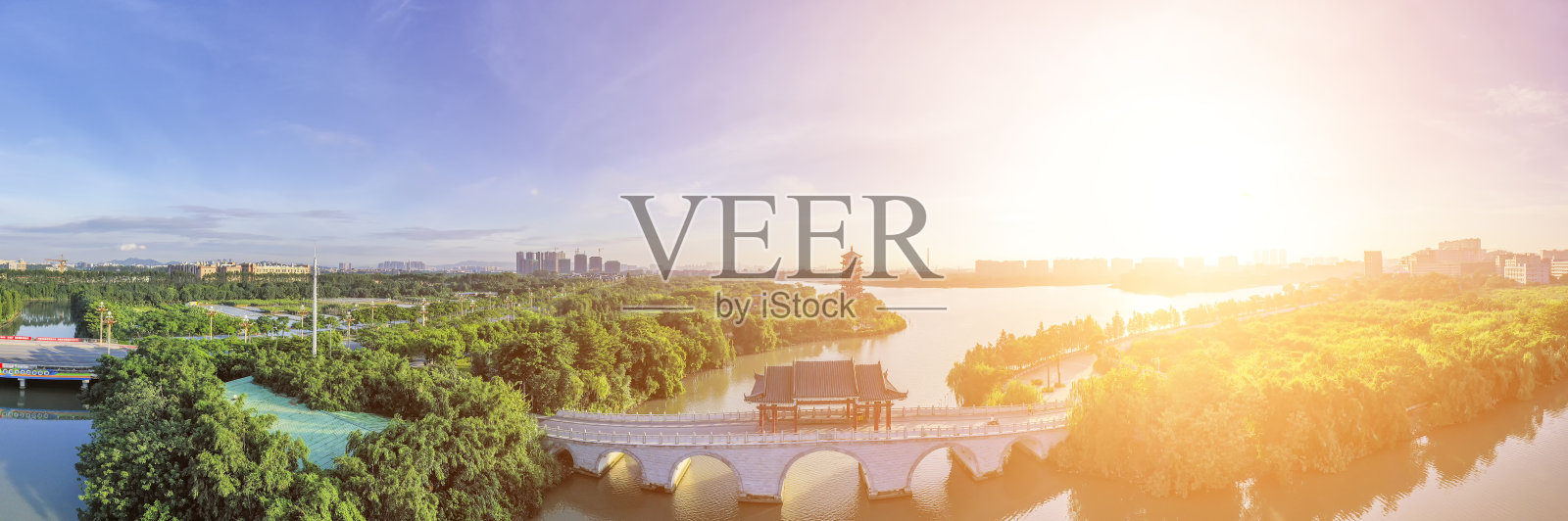 中国东莞华阳湖湿地公园传统拱桥照片摄影图片