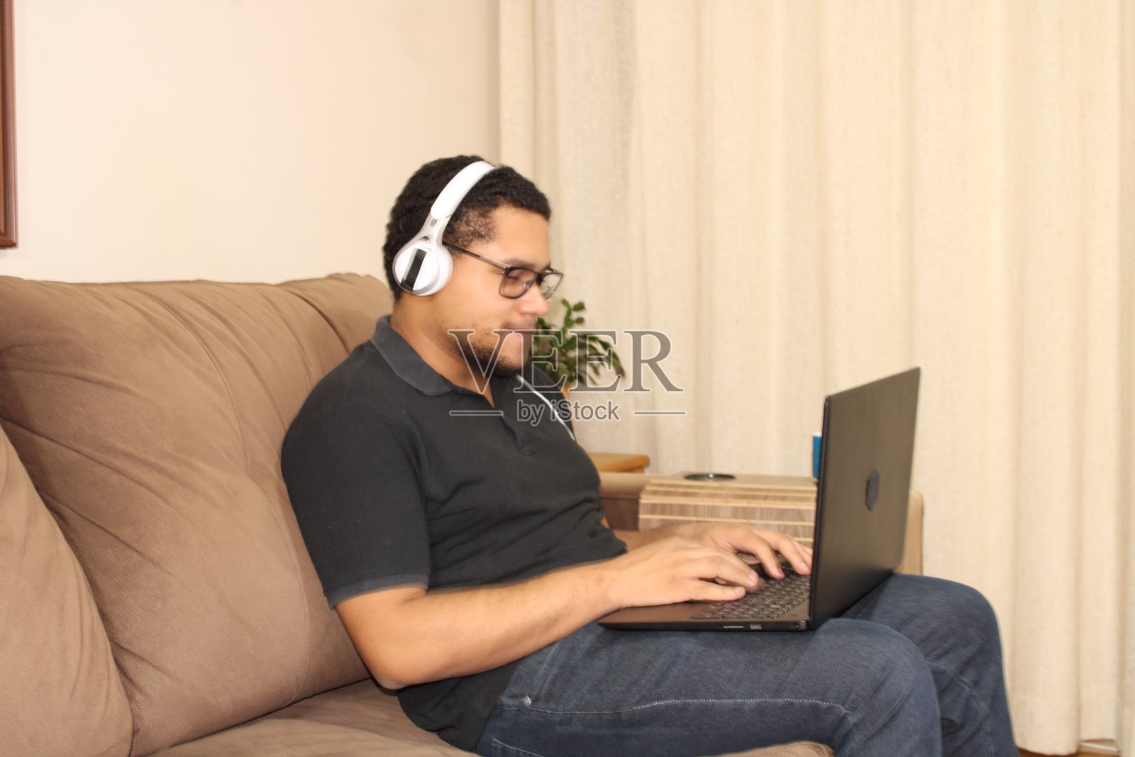 用笔记本工作照片摄影图片