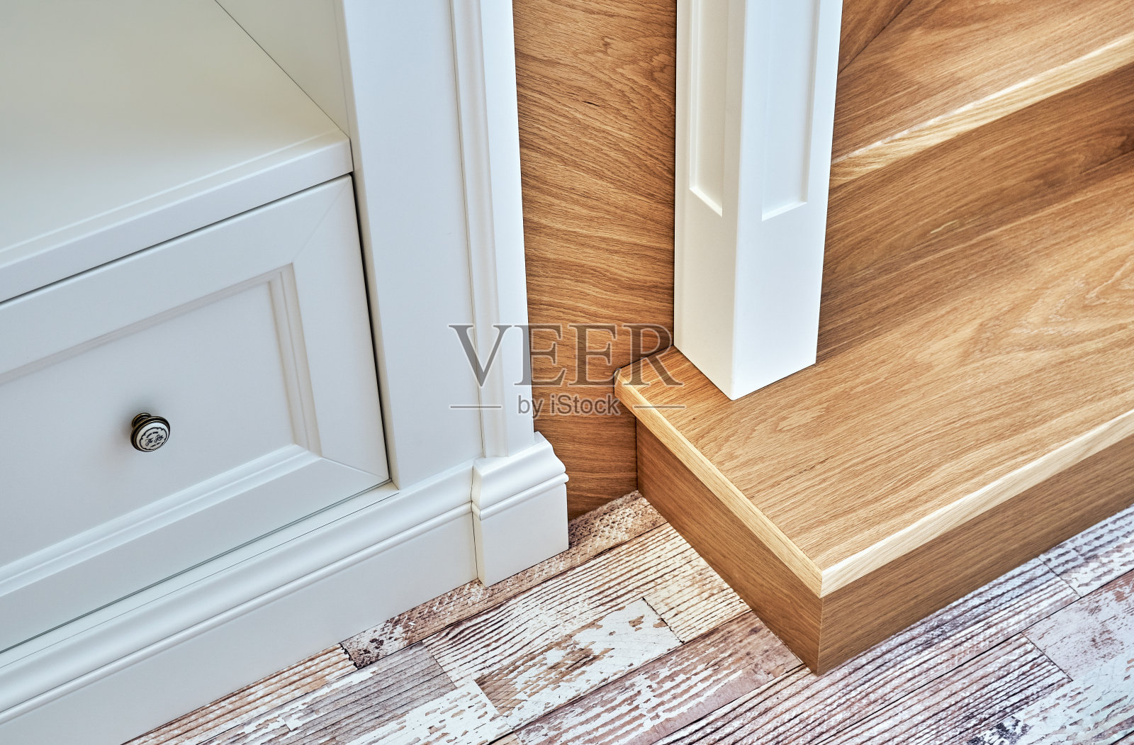 木制楼梯的细节与内置衣柜照片摄影图片