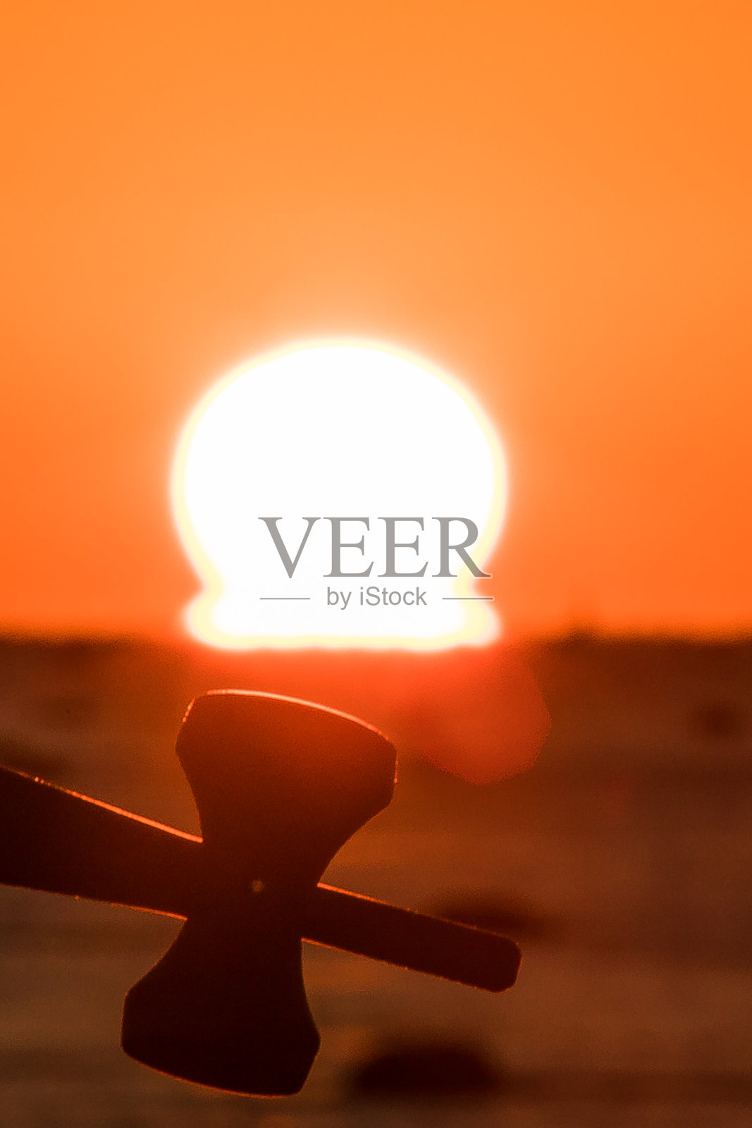 从海岸看到的达摩日落照片摄影图片