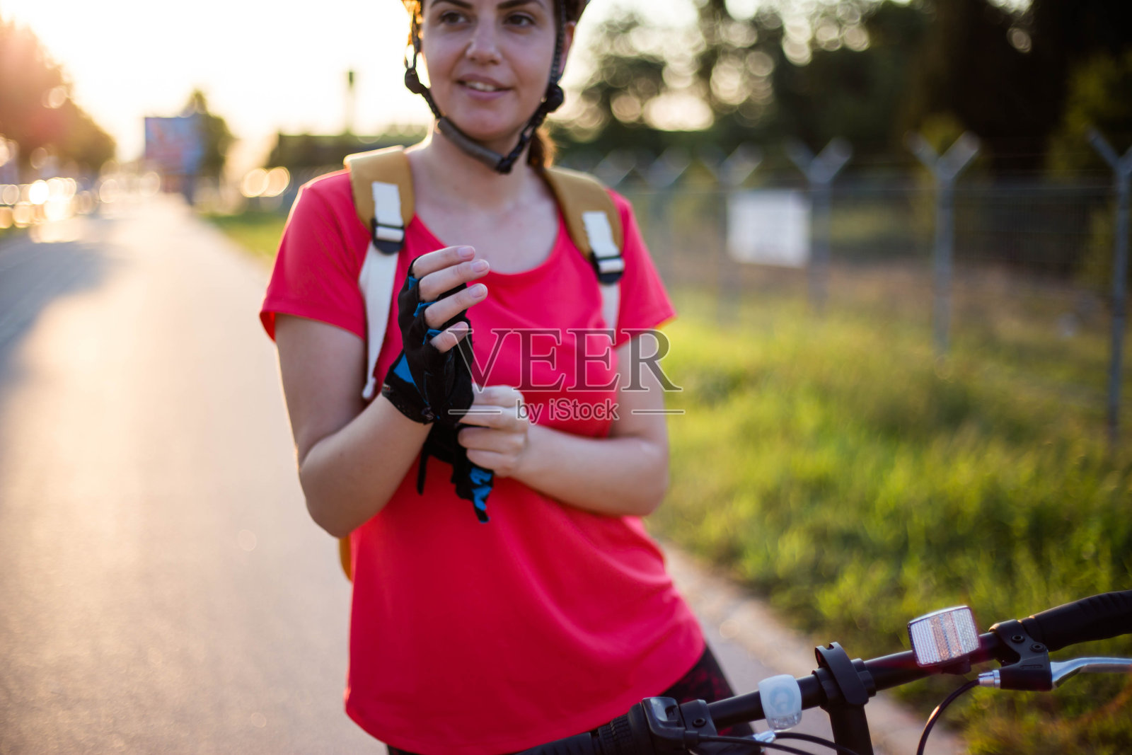 准备骑马照片摄影图片