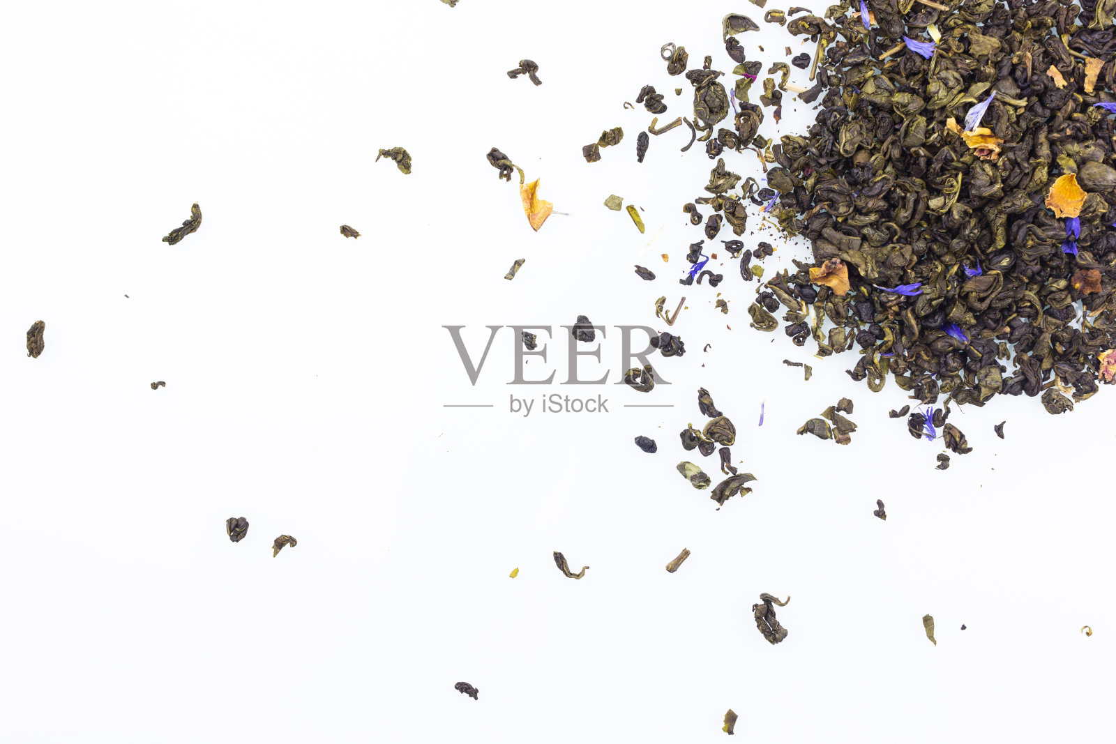 白色背景上的绿茶叶子照片摄影图片