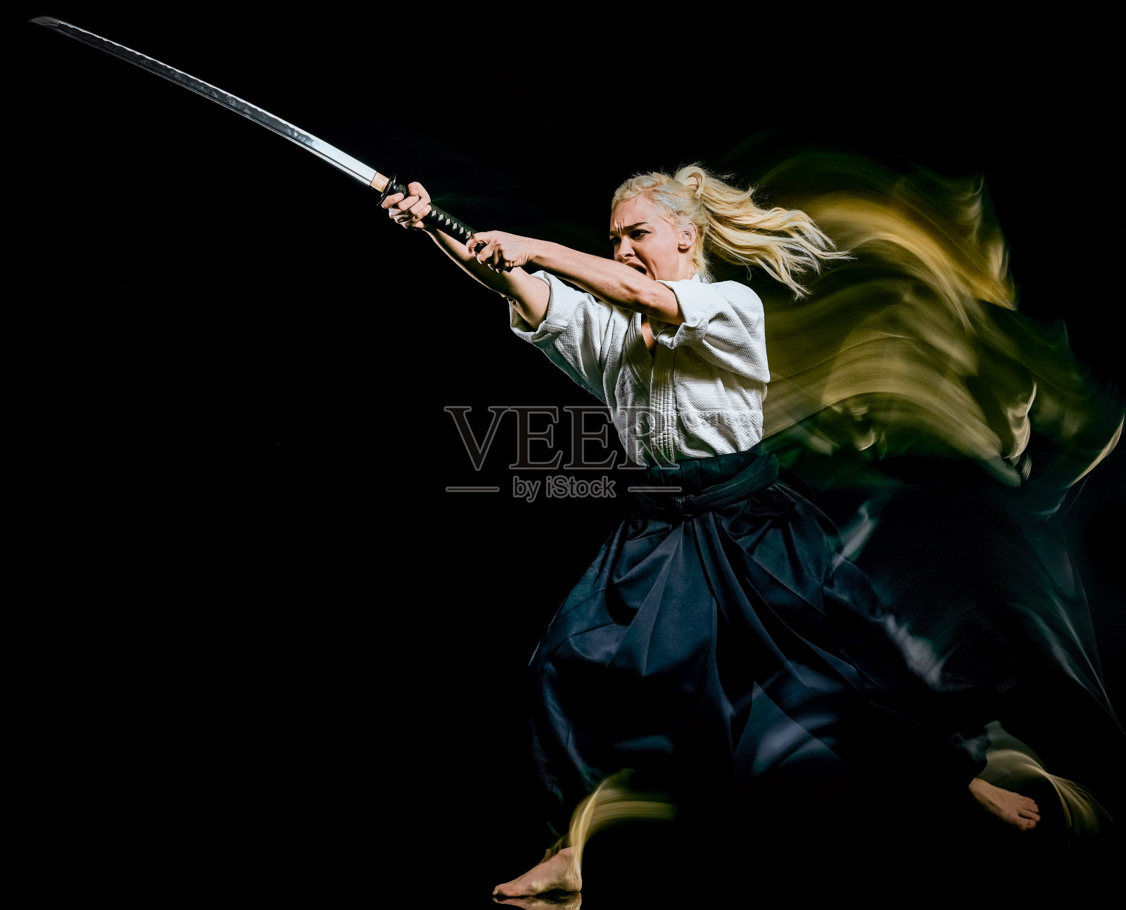 合藤健屈女布多卡孤立的黑色背景照片摄影图片