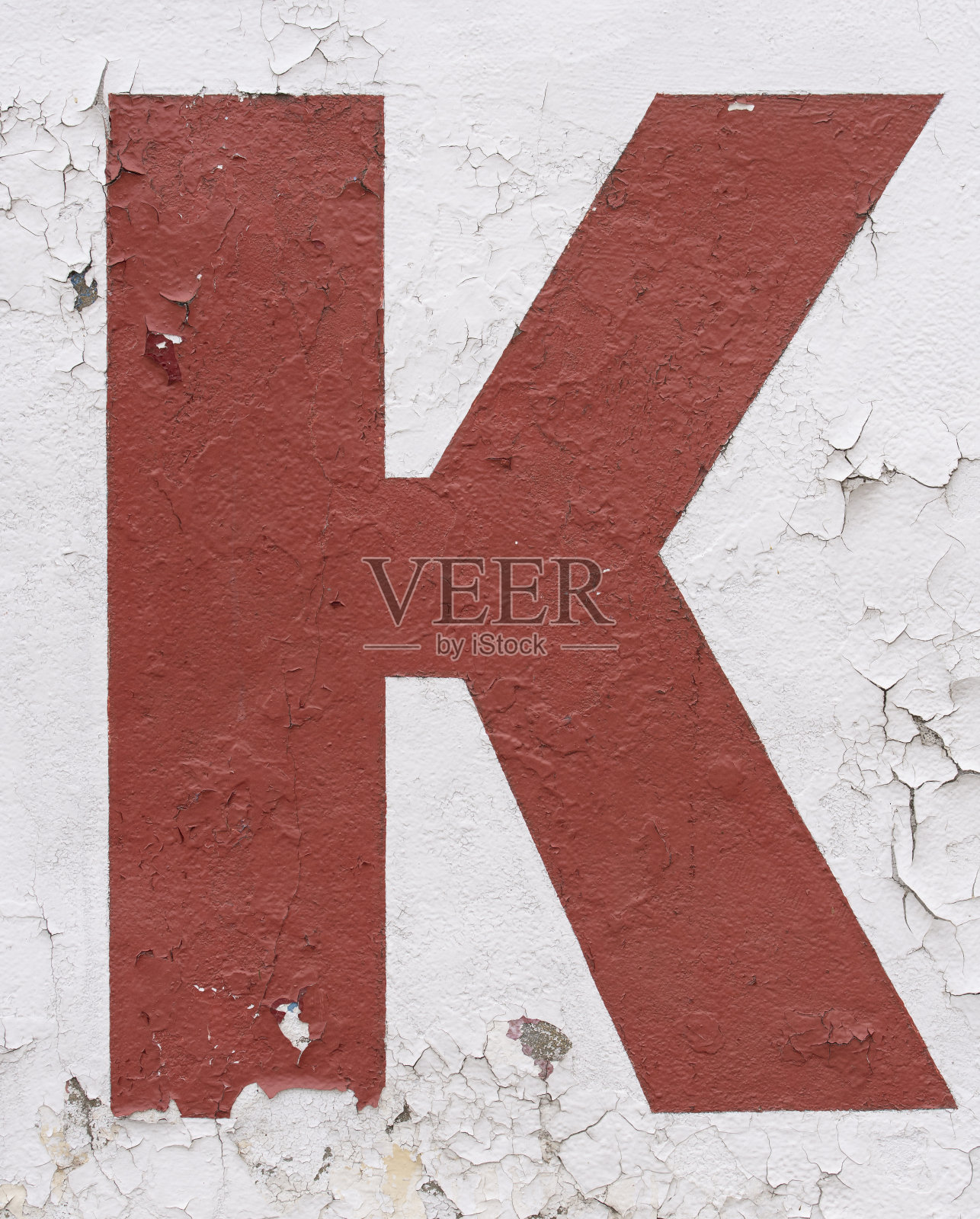 白色背景上的红色字母K照片摄影图片