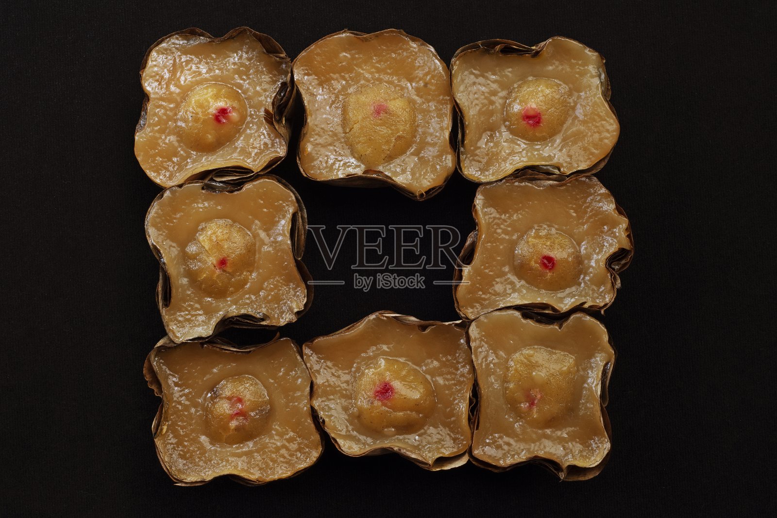 蜡烛布丁(Khanom Thian) -泰国甜点。照片摄影图片