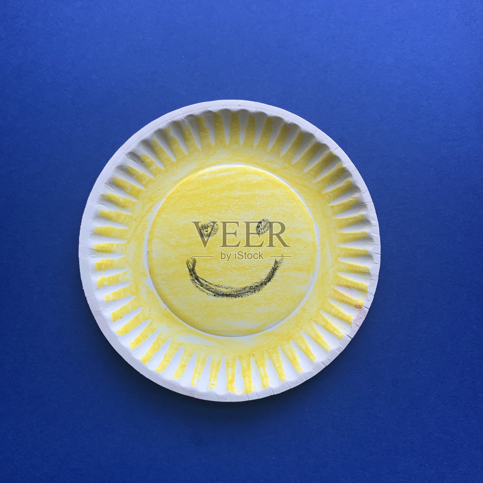 纸板太阳孩子的绘画照片摄影图片