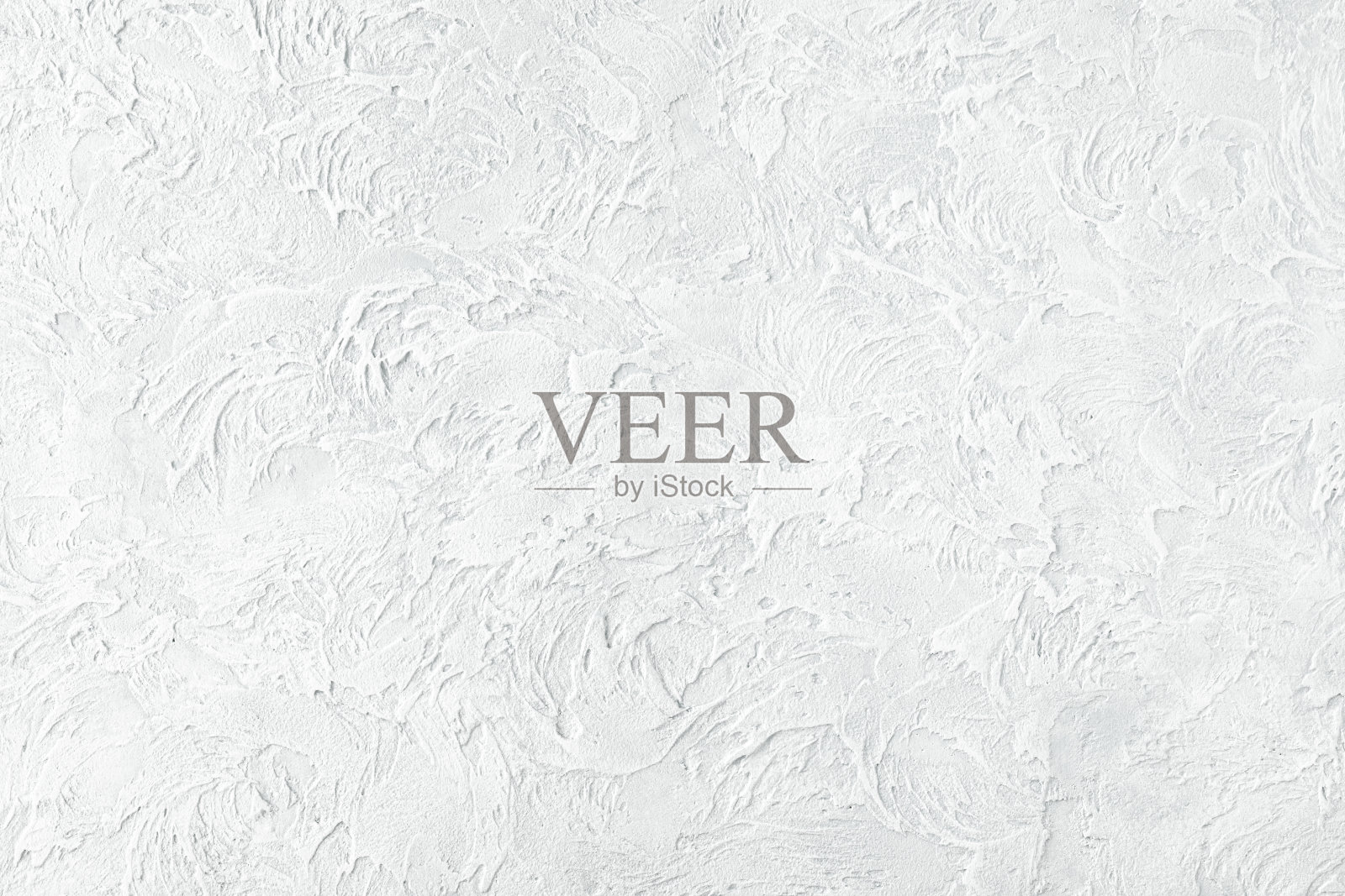 凸出的白色墙壁的背景用装饰性的灰泥完成。抽象的条纹就像混凝土墙上的波浪。设计改造的旧住宅和商业地产。照片摄影图片