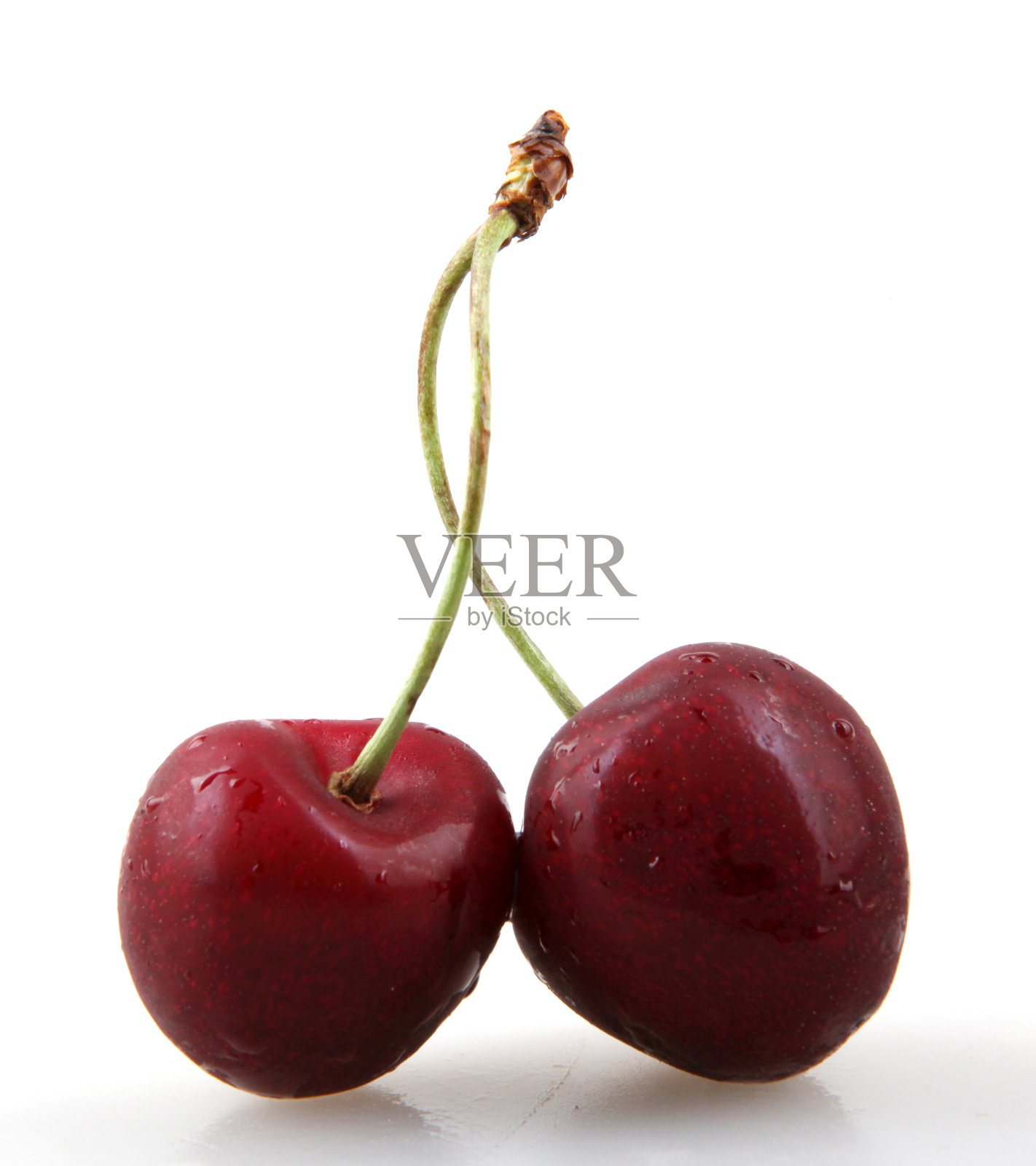 白色背景上孤立的甜樱桃照片摄影图片