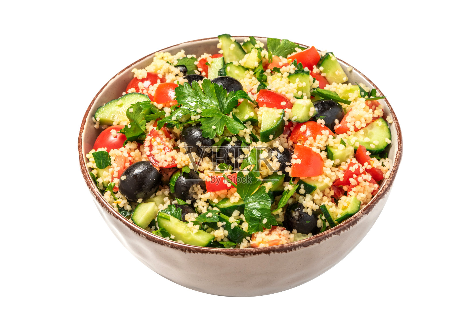 蒸粗麦粉和蔬菜的沙拉放在一个碗里,孤立在白色的背景上。照片摄影图片