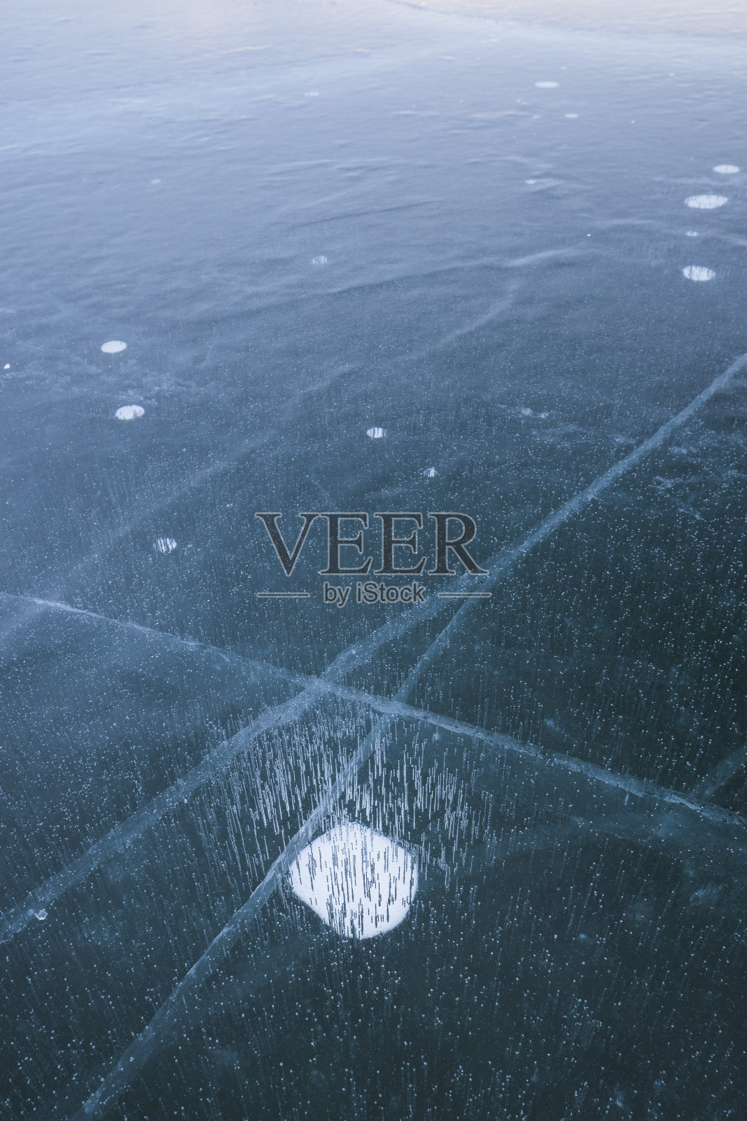 冬季的贝加尔湖环境冰冷照片摄影图片