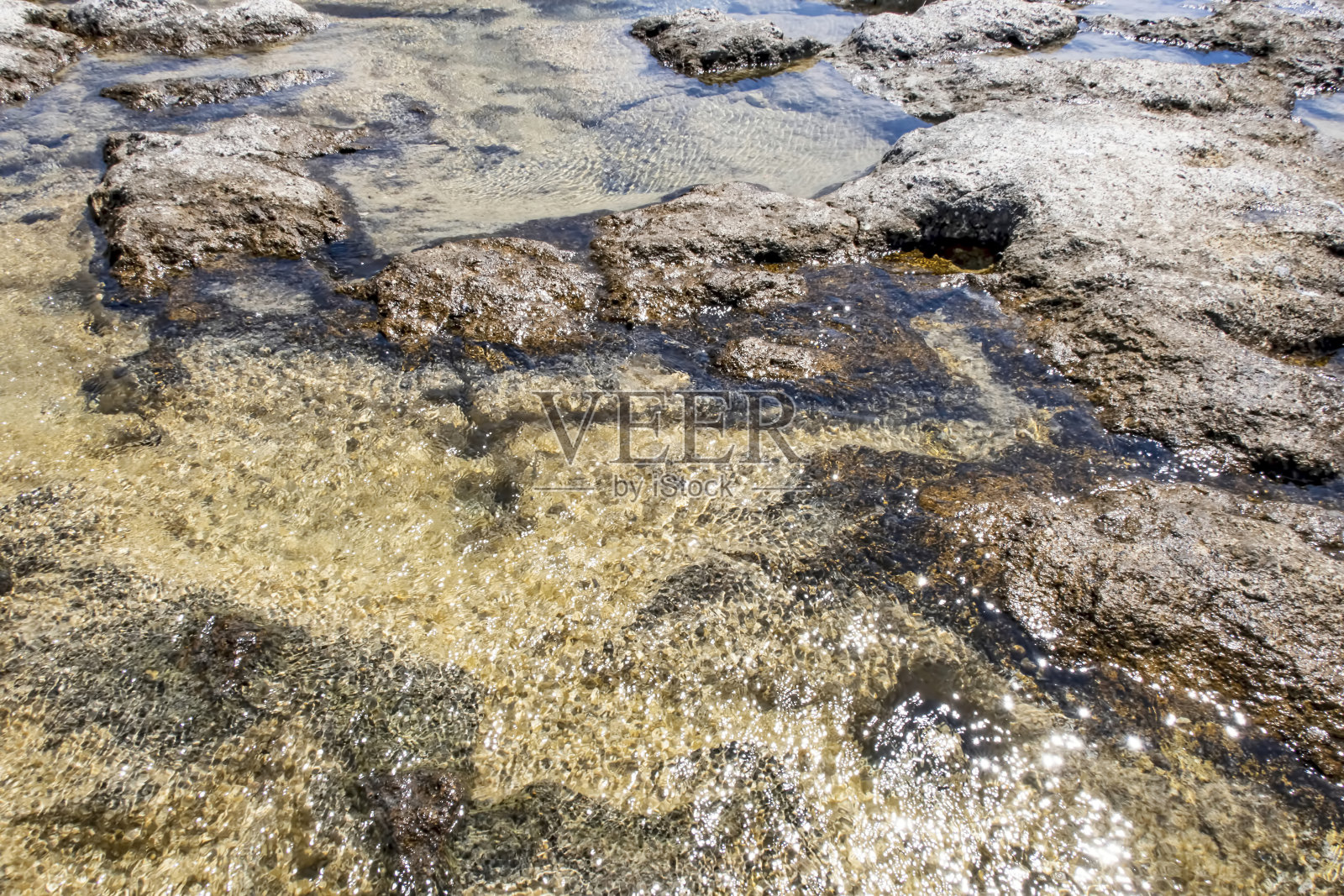 以夏季海滨海景为背景照片摄影图片