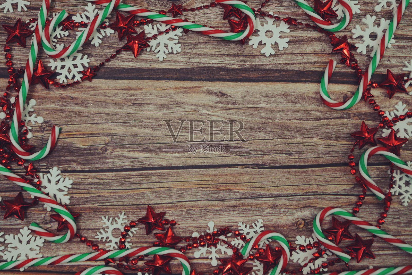 圣诞和新年装饰品装饰木质背景照片摄影图片