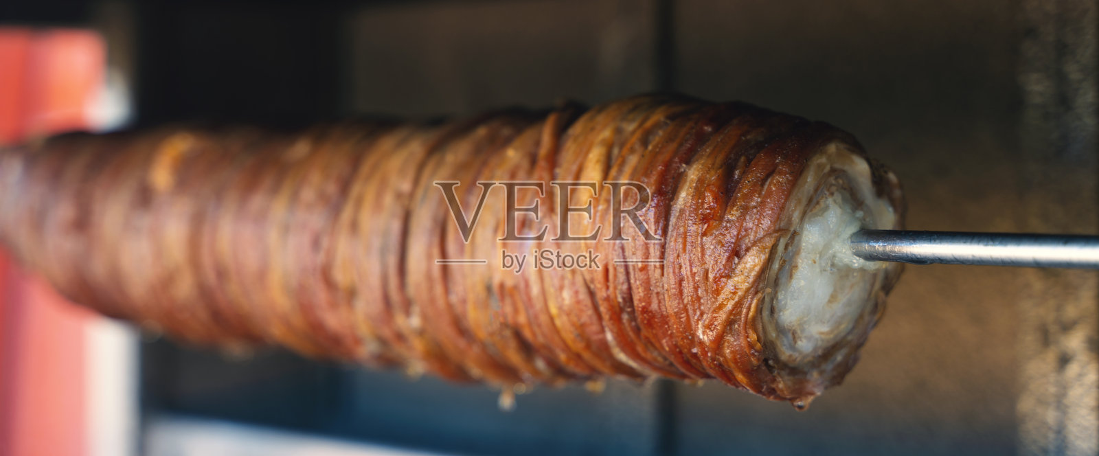 土耳其伊斯坦布尔烘焙可可辣(kokorec)照片摄影图片