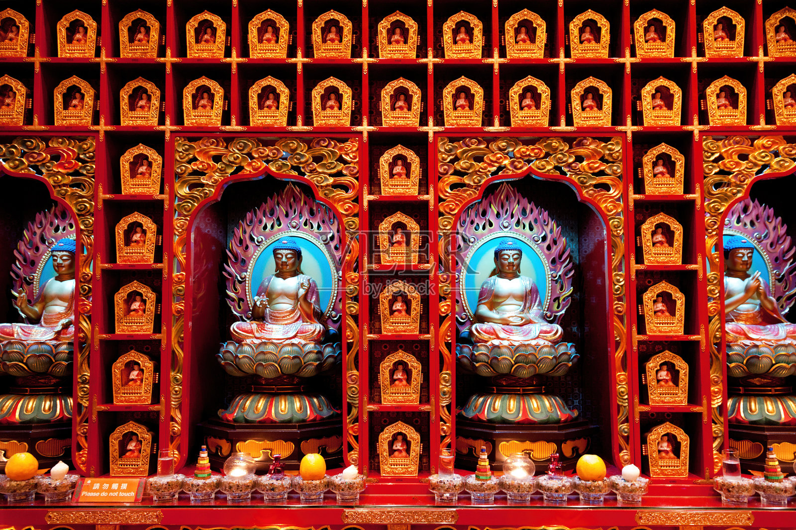 新加坡佛牙寺的佛像照片摄影图片