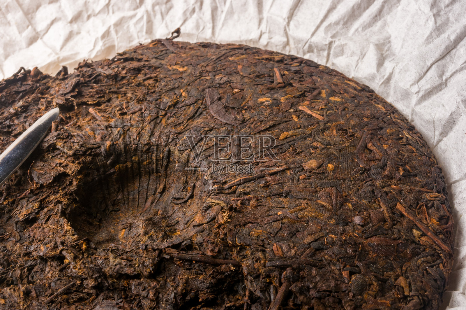 中国压普洱茶的包装纸和茶刀,特写,宏观照片摄影图片