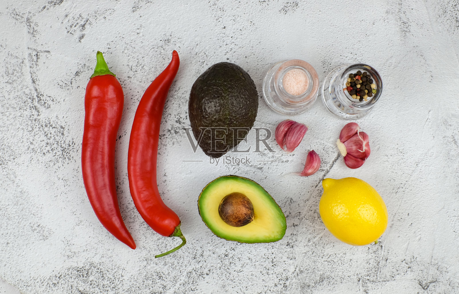 鳄梨酱配料,鳄梨,红辣椒,柠檬,大蒜,盐和黑玉米辣椒照片摄影图片