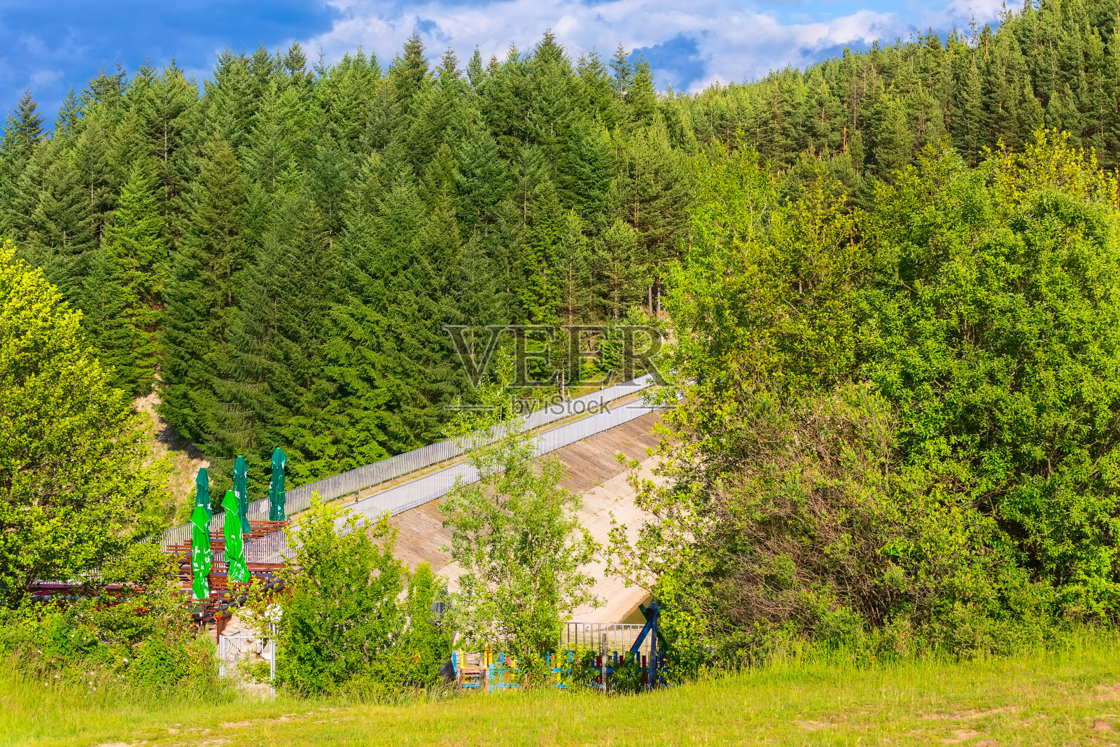 保加利亚班斯科的克里涅茨湖大坝照片摄影图片