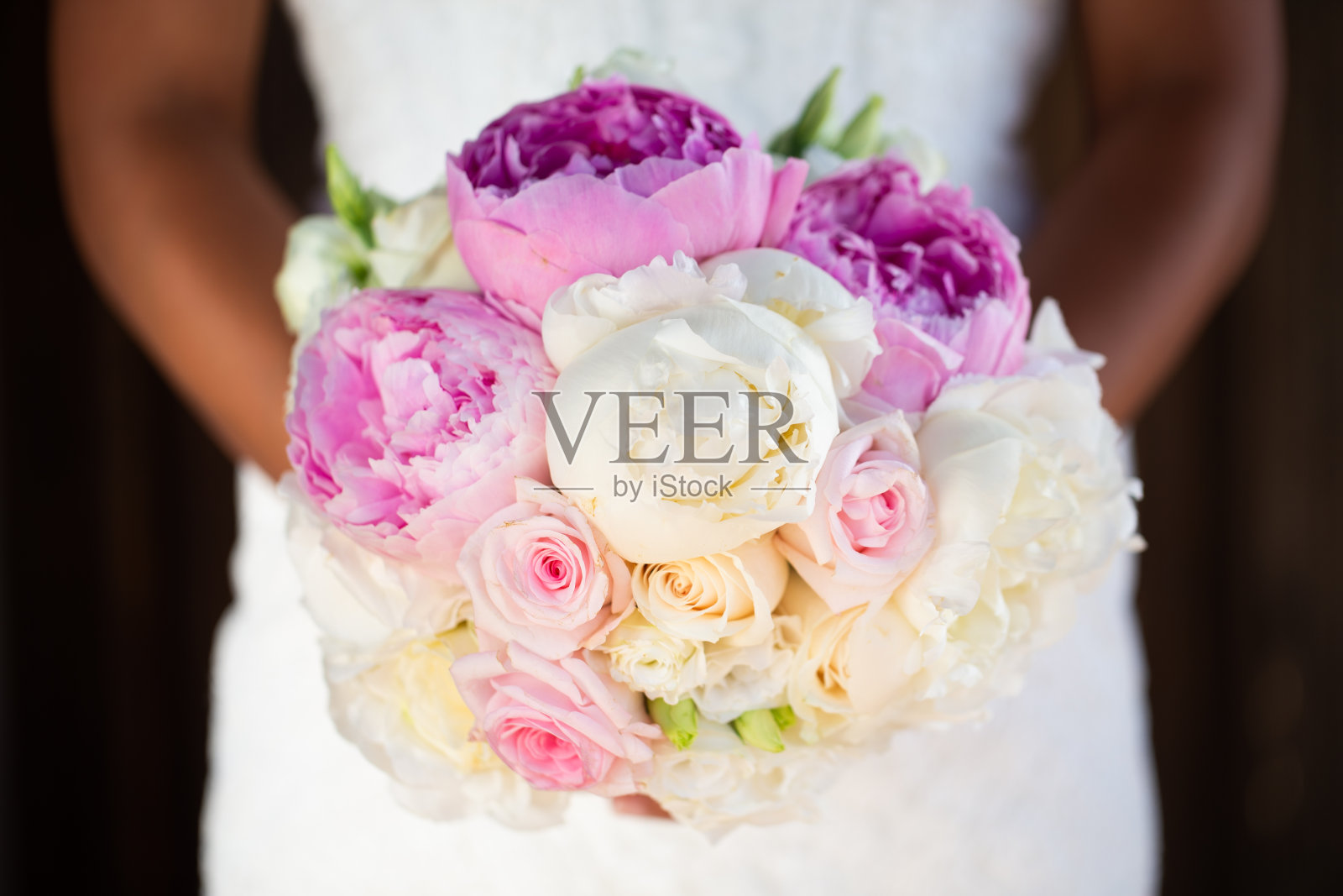 精美玫瑰婚礼花束照片摄影图片