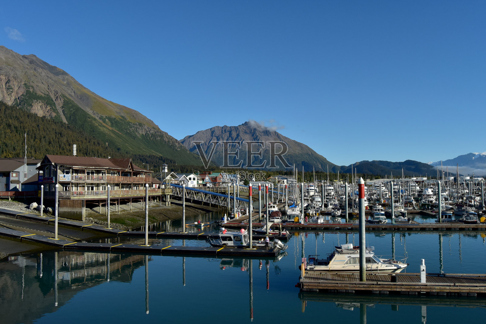阿拉斯加苏厄德的一个阳光明媚的日子照片摄影图片