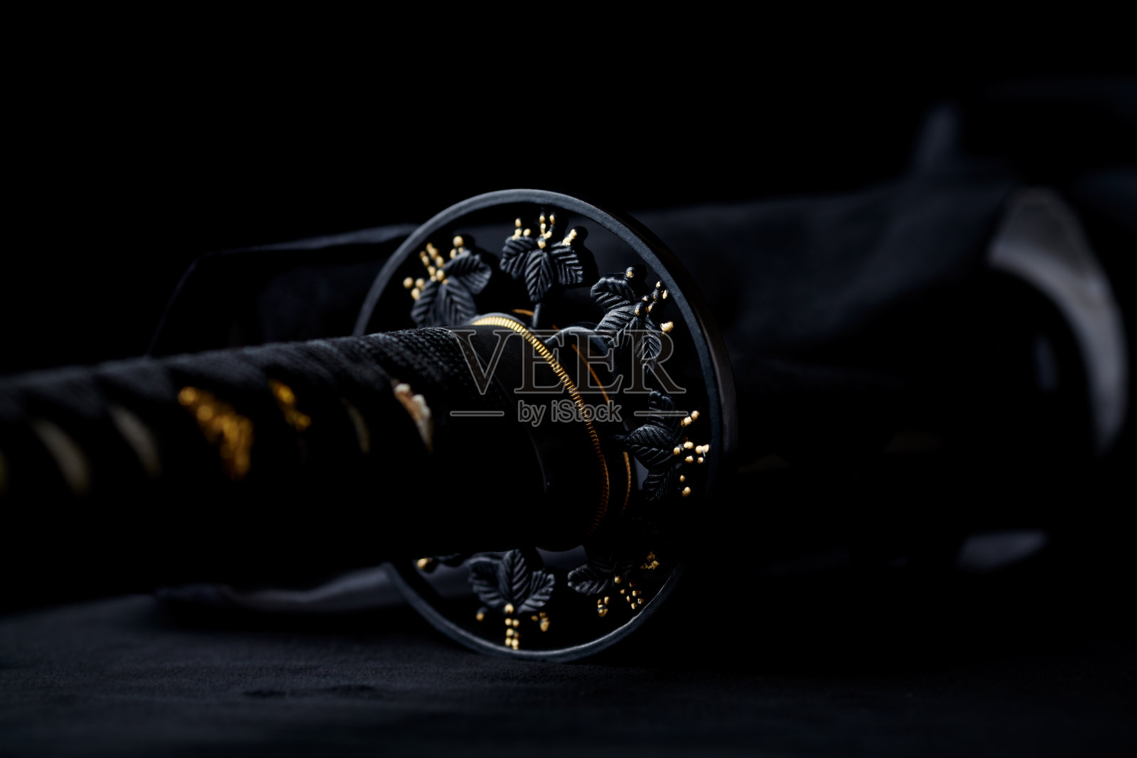 若扎剑上的黑色背景。(关闭)照片摄影图片