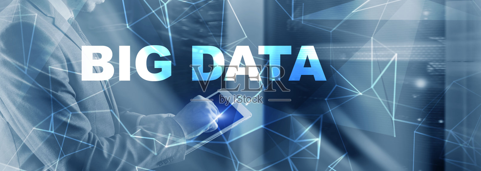 模糊供应室题词大数据。2021年信息技术。工程师在服务器室。照片摄影图片