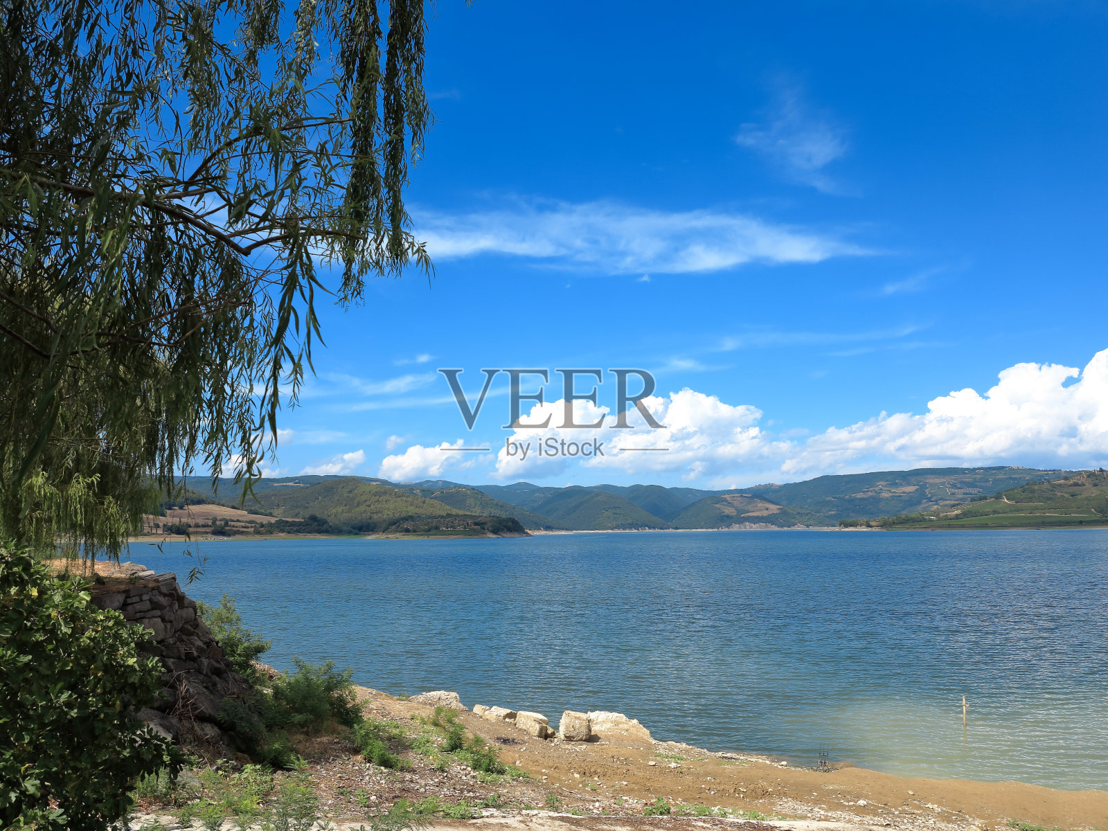 科尔巴拉湖的景色照片摄影图片